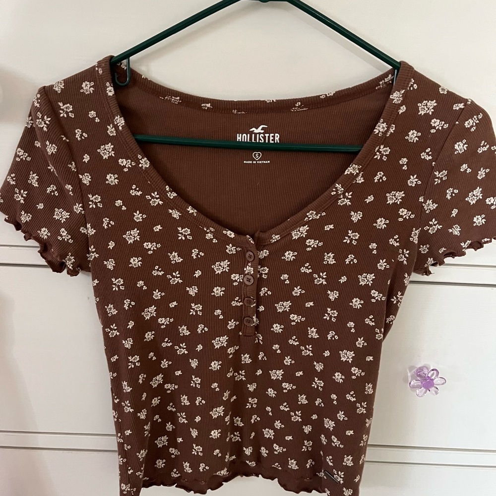 Hollister Brown and White Cropped Fitted T-Shirt
